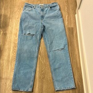 Abercrombie & Fitch - Distressed The ‘90s Straight Ultra High Rise Jeans
